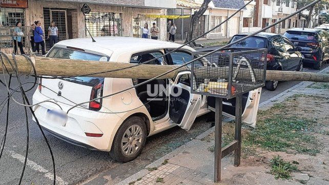 Una desgracia con fortuna. Lo que ocurri&oacute; en calle Francia al 3.100 cuando un mujer ingresaba al auto con su peque&ntilde;a hija. Pude ser una tragedia.