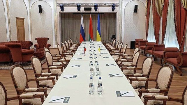 El palacio en Grodno, Bielorrusia, es el lugar donde se llevan a cabo las conversaciones entre Ucrania y Rusia.