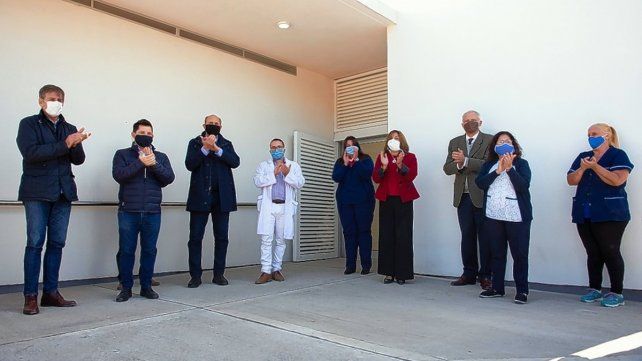 El centro de salud fue inaugurado por Perotti y Jatón el 6 de mayo de 2020