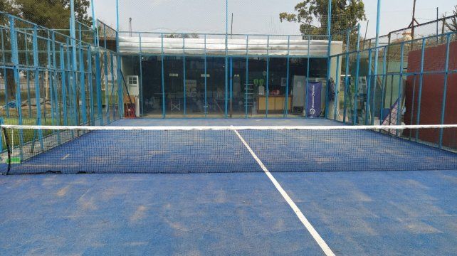 Se vienen dos canchas más en Colastiné de sintético con blindex que es panorámica, lo último en el pádel mundial.