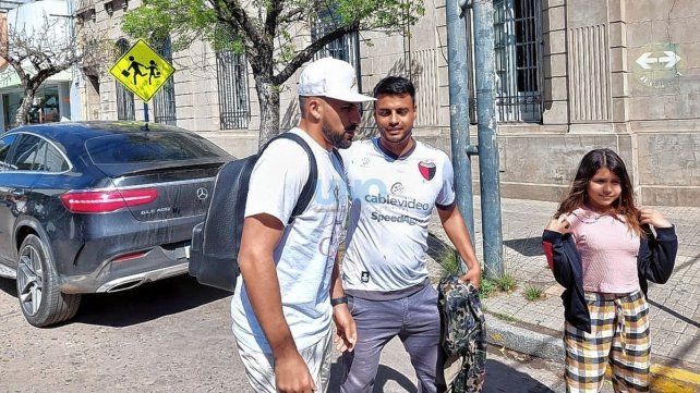 Ramón Ábila sería otro de los jugadores que podría rescindir su contrato en Colón tras el apriete de la barra.