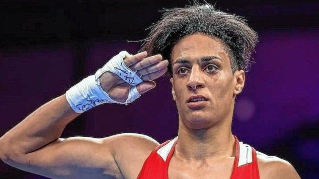 La argelina trans Imane Khelif ganó por demolición y reavivó la polémica en los Juegos Olímpicos.
