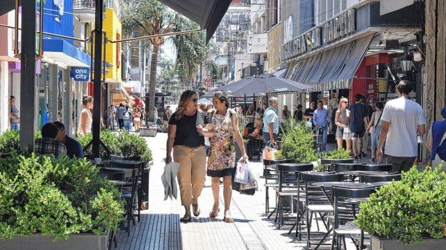 Compras navideñas en Peatonal San Martín.