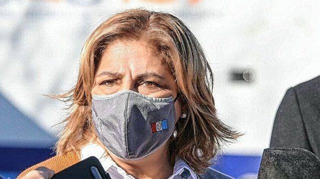 La ministra de Salud, Sonia Martorano, advirtió sobre la alta contagiosidad de la cepa ómicron. Destacó que casi el 80 por ciento de los santafesinos recibieron los dos componentes de la vacuna e instó a colocarse la tercera dosis. 