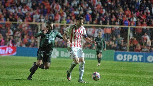 Claudio Corval&aacute;n habl&oacute; de su nueva funci&oacute;n como l&iacute;bero y que a&uacute;n no sabe si seguir&aacute; en Uni&oacute;n.