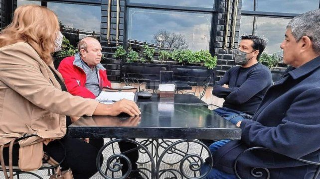 Rodrigo Alvizo y la ex Concejala Rosana Zamora se reunieron con el Subsecretario de Obras Hidráulicas de la Nación, ingeniero Gustavo Villa Uria y con el representante de Aguas Santafesinas, también ingeniero Eduardo Carnero.