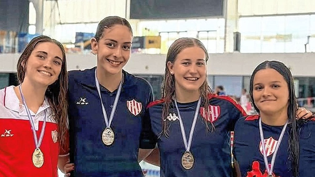 El equipo de Uni&oacute;n de Santa Fe, consigui&oacute; medalla de plata, en la prueba de relevos.