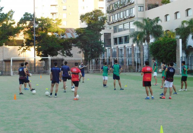 El volante Juan Chiaraviglio es uno de los jugadores más experimentados en Ateneo Inmaculada.