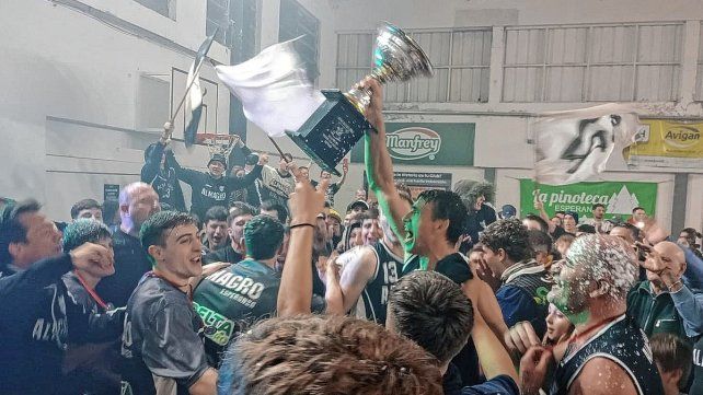 Almagro llenó el Pepote Spies y en el día de su cumpleaños tuvo el mejor regalo ante Sanjutino.