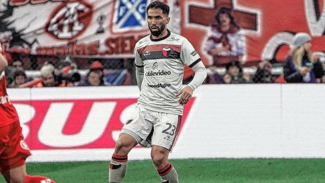 Colón todavía no pudo pagarle a Espínola, que tiene todo junto, no cuotas. Colón todavía no pudo pagarle a Espínola, que tiene todo junto, no cuotas.