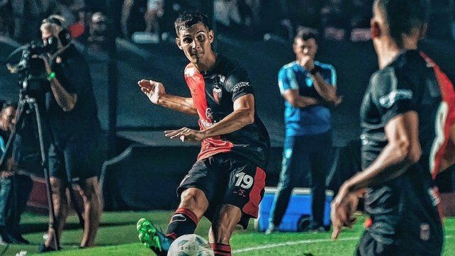 El defensor Lucas Picech, uno de los dos juveniles que tuvo minutos en Colón. Solo dos partidos y luego nada más.
