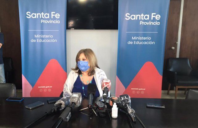 Esta semana finaliza la vacunación a docentes y los cierres de escuelas serán focalizados