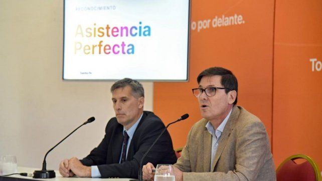 El ministro de Educación José Goyti junto al de Economía de la provincia, Pablo Olivares, en la presentación del plan para docentes