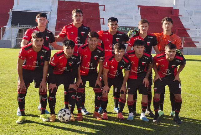 Un punto de oro se llevó Colón del 15 de Abril teniendo en cuenta la expulsión en el primer tiempo de Jonsthon.
