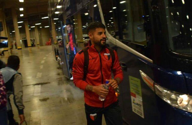 Las propuestas a Gabriel Esparza no lo convencieron y se alej&oacute; de Col&oacute;n intimando por deudas. Hoy juega en el exterior, en Sol de Am&eacute;rica de Paraguay.