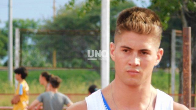 El atleta santafesino Leonel Carrizo consiguió el primer puesto en la prueba de 100m con un tiempo de 11.38.