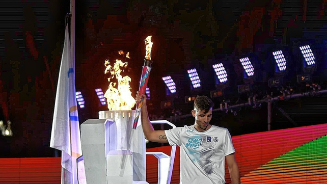 La llama sudamericana de la juventud ya ilumina a Rosario, tras el acto inaugural realizado en el coraz&oacute;n del parque de la Independencia en la ciudad de Rosario.