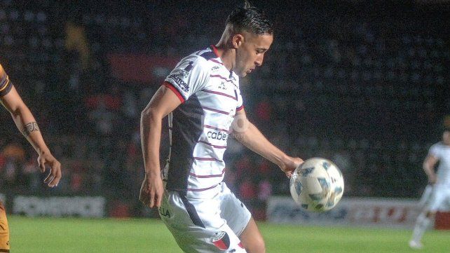 Col&oacute;n busca con Sarmiento solucionar la demora en el pase de Facundo Castet.