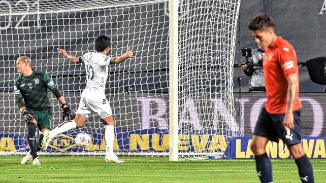 El gol de Pulga Rodríguez a Sosa, fue el mejor de Colón para la Liga Profesional en su encuesta en redes. 