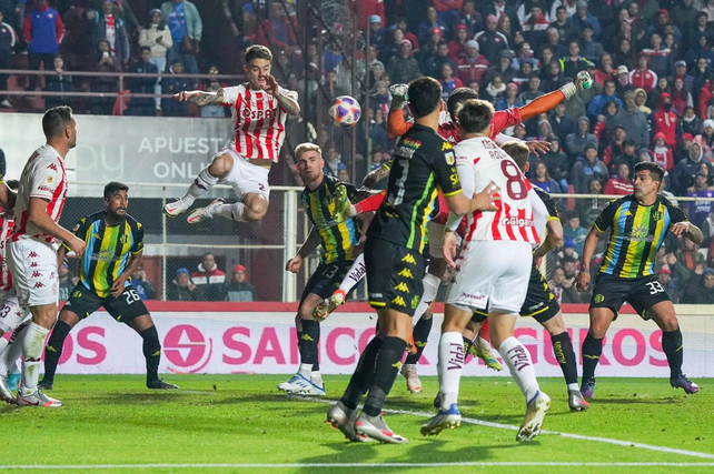 Franco Calder&oacute;n mejor&oacute; su nivel en Uni&oacute;n, pero no alcanz&oacute; para ganarle a Aldosivi por la 16&ordf; fecha de la Liga Profesional.