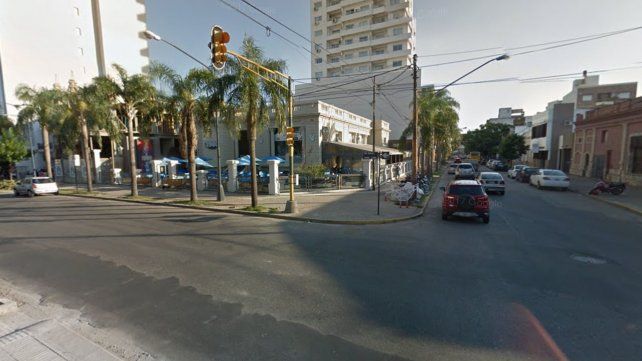 Cervezas de regalo y descuento en lisos para las personas que presenten el certificado de vacunación en algunos bares de la ciudad.