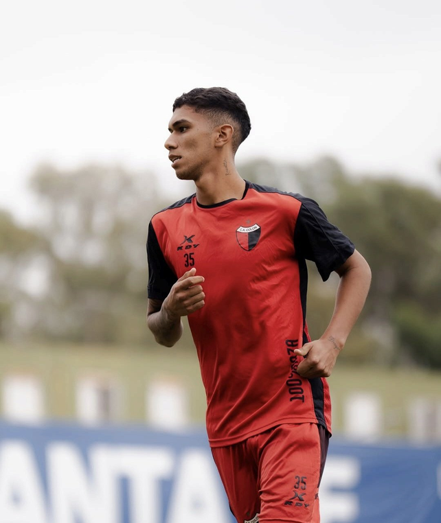 El volante central Milton Soto, de 19 a&ntilde;os, trabaj&oacute; con el plantel principal de Col&oacute;n.
