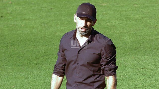 Juan Azconz&aacute;bal juega al misterio para el partido ante Defensa