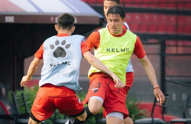 Col&oacute;n hizo f&uacute;tbol en el Brigadier L&oacute;pez, donde Eduardo Dom&iacute;nguez par&oacute; dos formaciones.