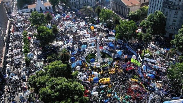El presidente fue el único orador en plaza de mayo.  Ante una plaza colmada, dijo que
