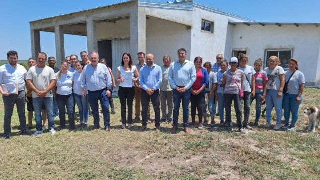 Apoyo a Ambrosetti para la finalización de la Sala de extracción de miel y del Programa 