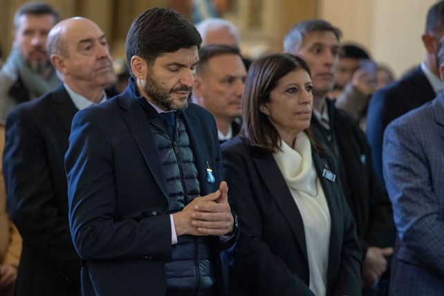 El gobernado Pullaro junto a la presidenta de la Cámara de Diputados, Clara García. El gobernado Pullaro junto a la presidenta de la Cámara de Diputados, Clara García.