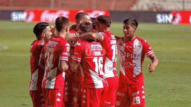 Juan Azconzábal se refirió a la gran victoria de Unión ante Boca, para trepar hasta el tercer lugar de la Zona A de la Copa.