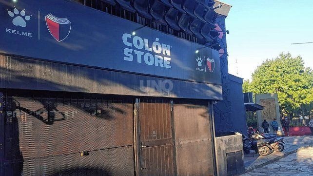 Balazos contra la sede de Colón