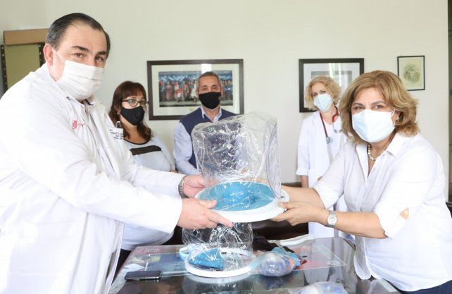 Con estos ya son 10 los cascos que se utilizan para mejorar la atención de pacientes con deficiencias respiratorias