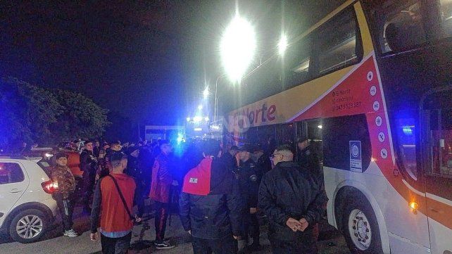 Balazos contra colectivos donde iban a viajar hinchas de Colón a Rosario.
