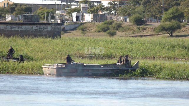 El Ejército realiza los trabajos para la remoción del embalsado en la Laguna Setúbal