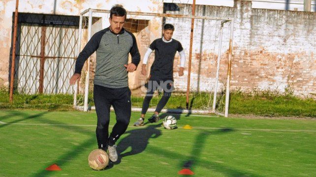 Los trabajos en los entrenamientos se realizan respetando los protocolos, y aunque son con pelotas, son más que nada físicos.