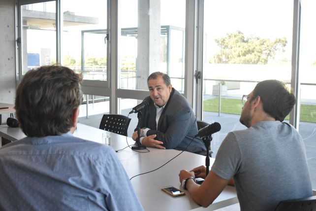 Mano a mano. El intendente Juan Pablo Poletti dialogó con Mauro Bacca y Aquiles Noseda en la Redacción de UNO Santa Fe. 