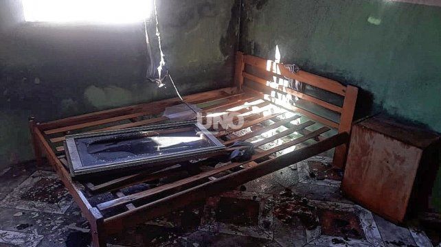 Pudo ser una tragedia. El fuego comenz&oacute; en el colch&oacute;n de una pieza por una travesura y se propag&oacute; a otros sectores de la casa.