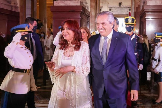 El presidente Alberto Fern&aacute;ndez, junto a la presidenta del Senador y vicepresidenta, Cristina Fern&aacute;ndez