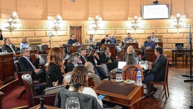 El fiscal General, Jorge Baclini, dijo que le parece válido el intercambio de opiniones. En el recinto estuvo el senador Armando Traferri que desde hace tiempo mantiene un cruce de acusaciones con los fiscales Matías Edery y Luis Shciappa Pietra.