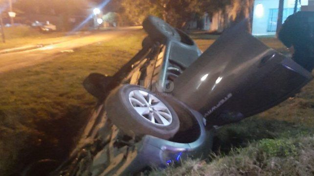 Vuelco de un vehículo en Recreo Sur