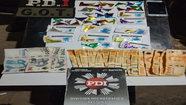 Siete allanamientos por microtráfico en Santa Fe: dos detenidos y secuestro de cocaína, millones en efectivo y dólares Siete allanamientos por microtráfico en Santa Fe: dos detenidos y secuestro de cocaína, millones en efectivo y dólares