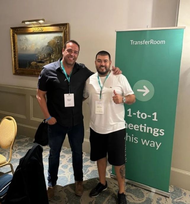 Ignacio Ruglio, presidente de Peñarol (derecha) y Edgardo Lasalvia (derecha), representante de Machado. Ignacio Ruglio, presidente de Peñarol (derecha) y Edgardo Lasalvia (derecha), representante de Machado.