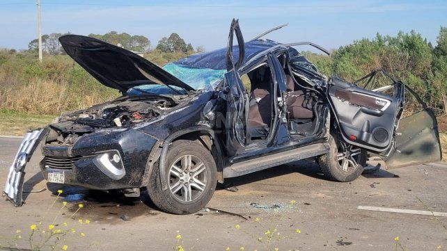 Así quedó la camioneta en la cual se traslada el subjefe de la policía de Santa Fe, José Eduardo Senn.