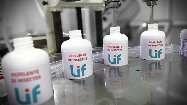 El Laboratorio Industrial Farmacéutico Sociedad del Estado (LIF S.E) desarrolló con fórmula propia un repelente para insectos, distribuido de forma gratuita en los centros médicos de salud de Santa Fe.