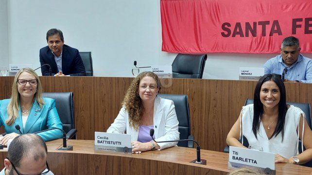 Parte de los nuevos concejales que juraron este jueves. 