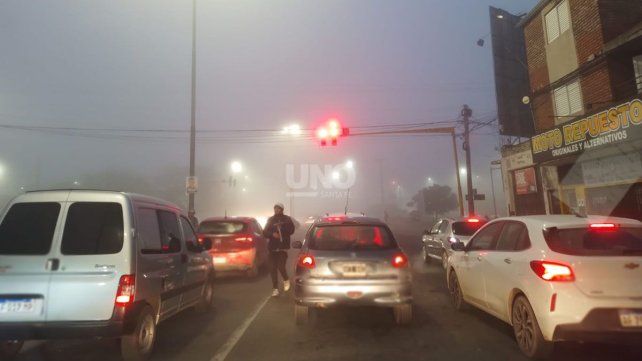 Densa niebla en las rutas y autopistas