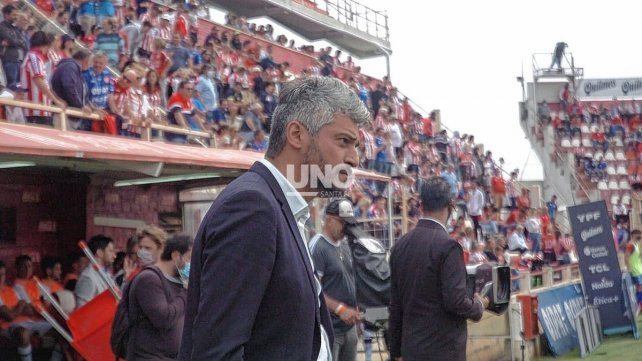 Gustavo Mun&uacute;a cont&oacute; c&oacute;mo fue su debut en la Liga Profesinal dirigiendo a Uni&oacute;n. UNO Santa Fe | Jos&eacute; Busiemi