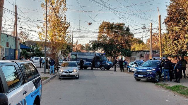 Tras una persecución la policía federal detuvo a uno de los delincuentes